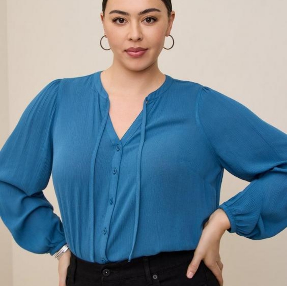 NWT Torrid Crinkle Gauze Button-Front Peasant Top